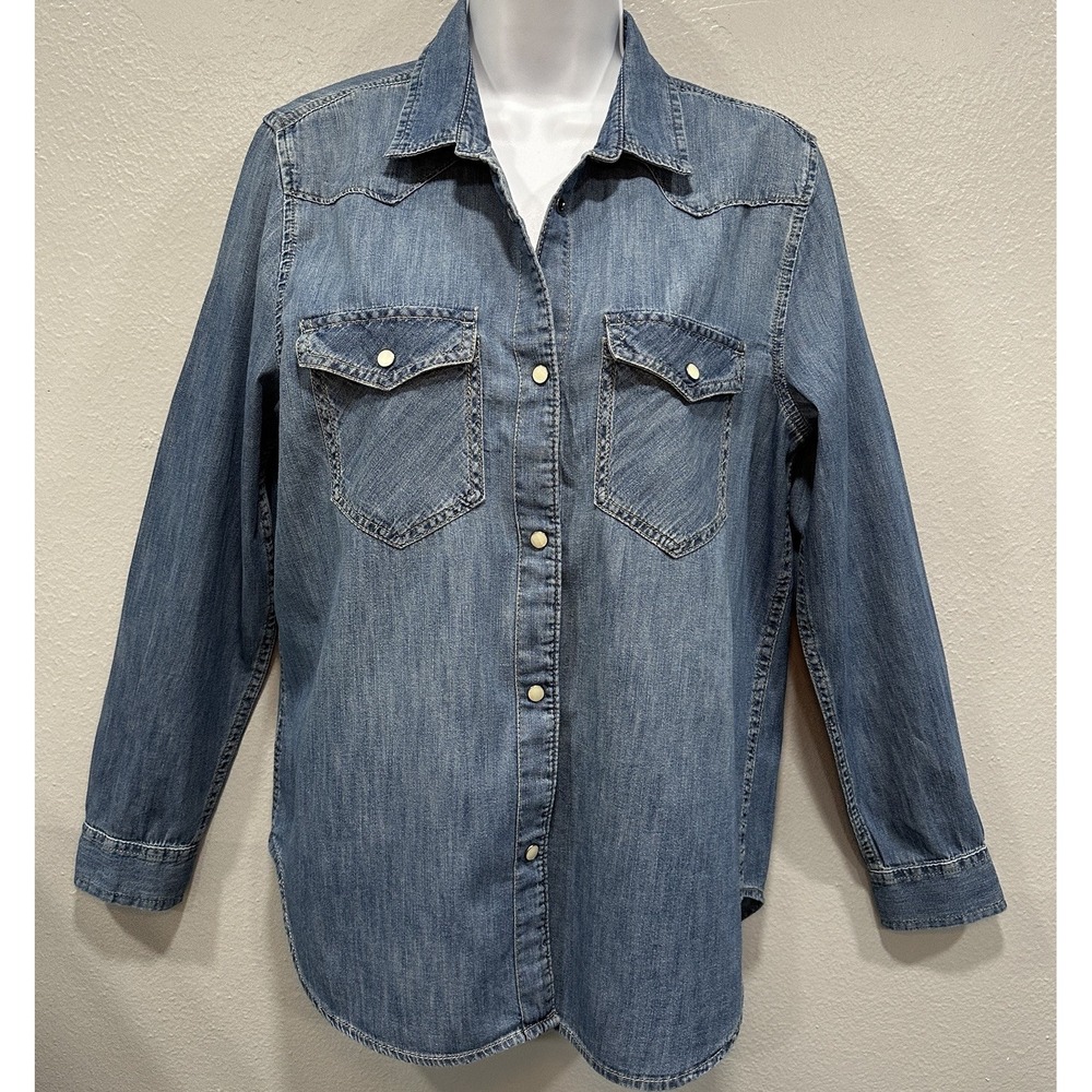 GAP Denim Western Shirt Women's Size Large Blue Long Sleeve Pearl Snap Closure